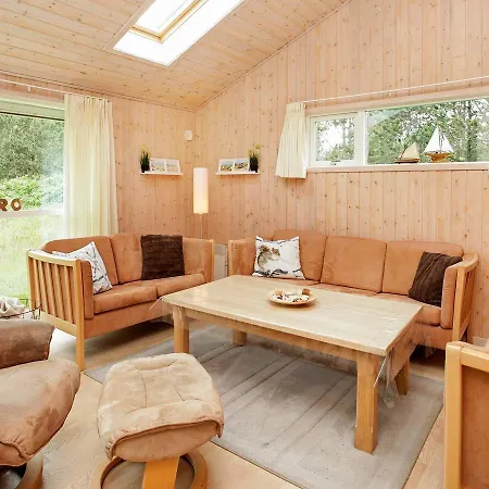 Дом отдыха Three-bedroom Holiday In 16 *
